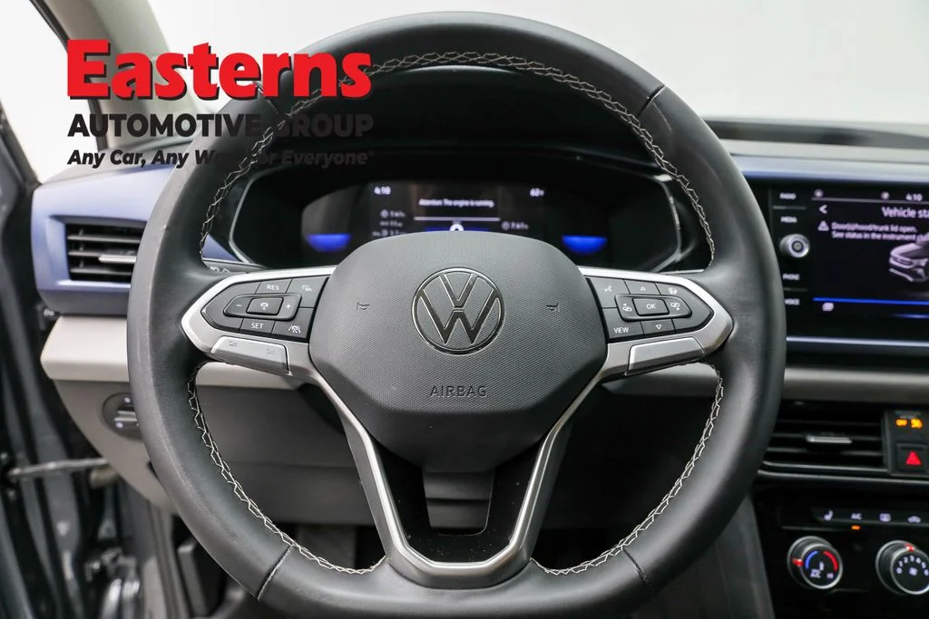 Used 2023 Gray Volkswagen 1.5T SE image 10