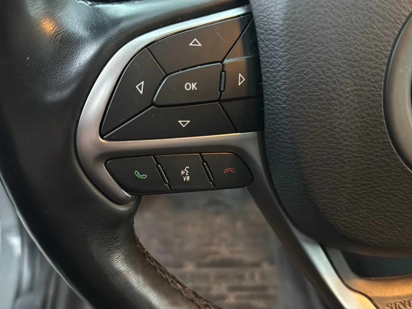 Used 2022 Sting-Gray Clearcoat Jeep Laredo X image 16