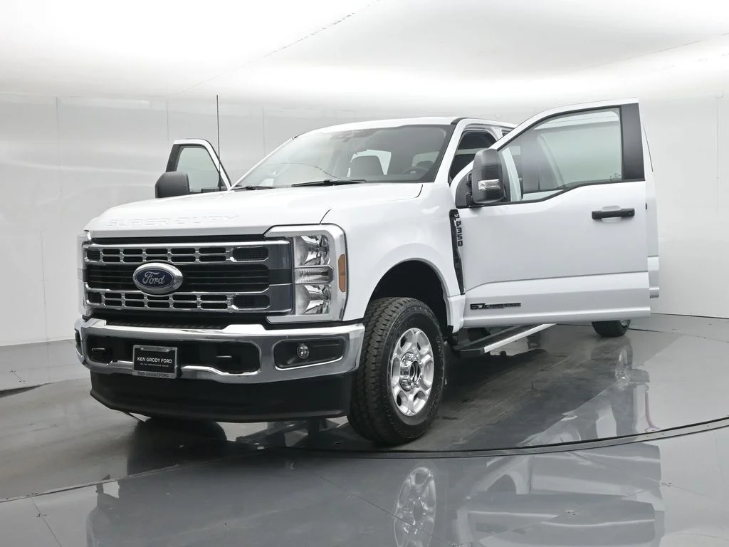 New 2026 Oxford White Ford XLT image 34