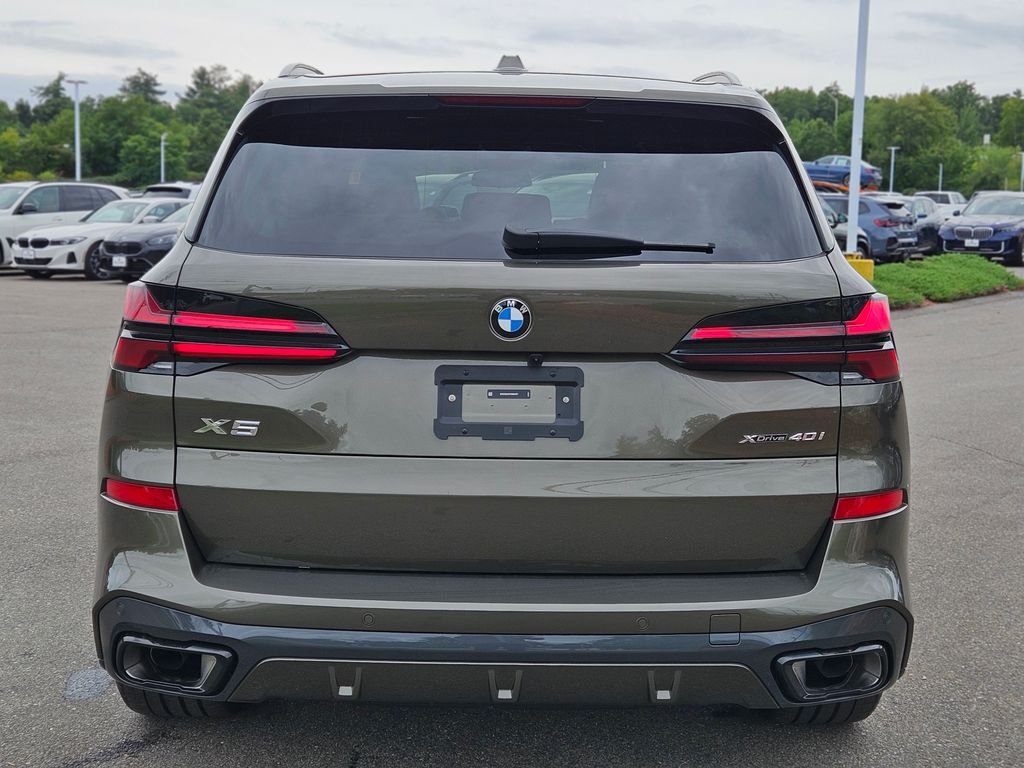Used 2026 Manhattan Green Metallic BMW xDrive40i image 6