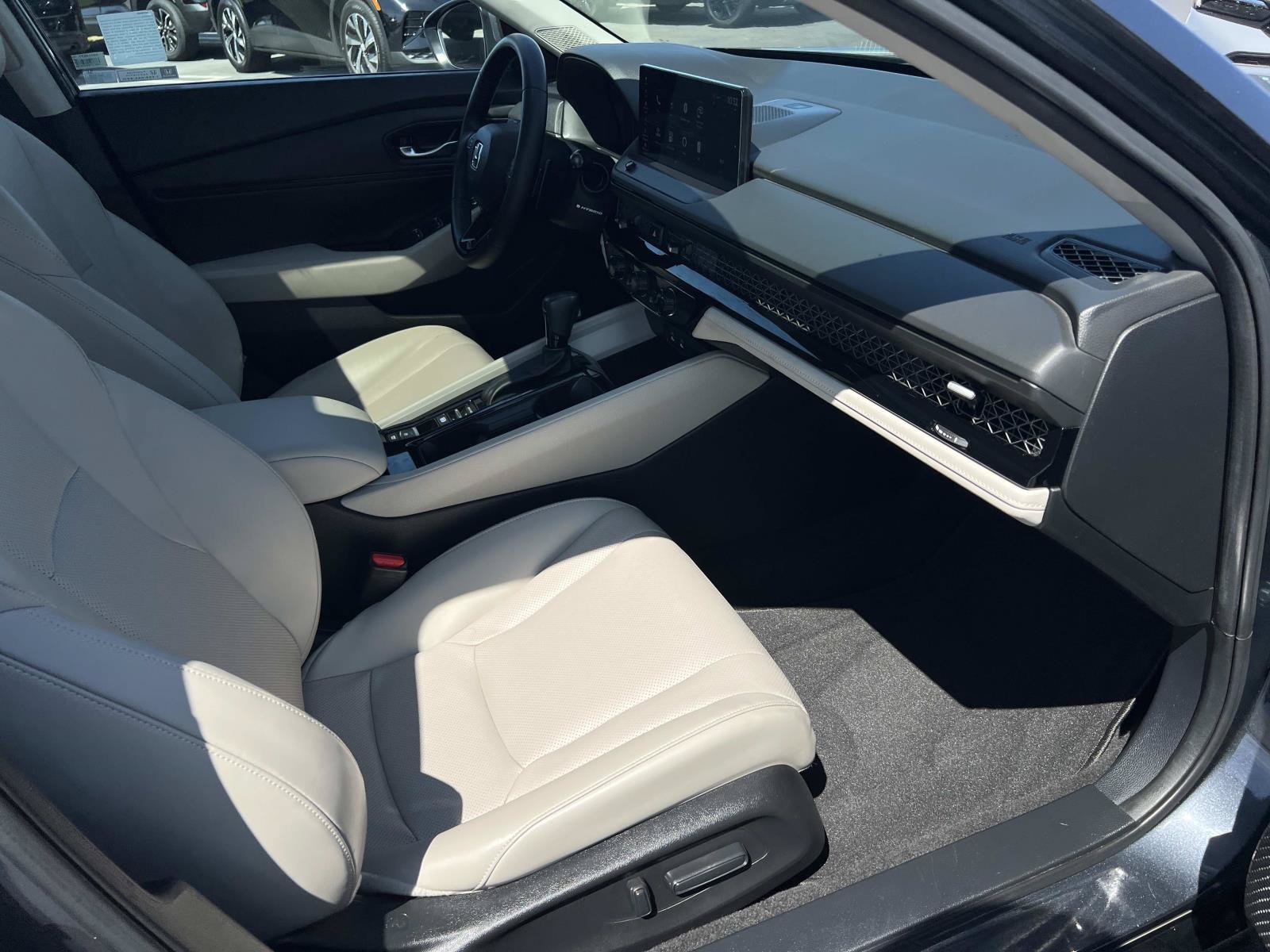 Used 2023 Meteorite Gray Metallic Honda EX-L image 29