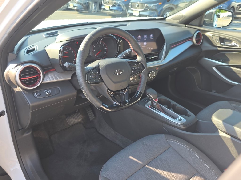 Used 2024 Summit White Chevrolet 1RS image 30