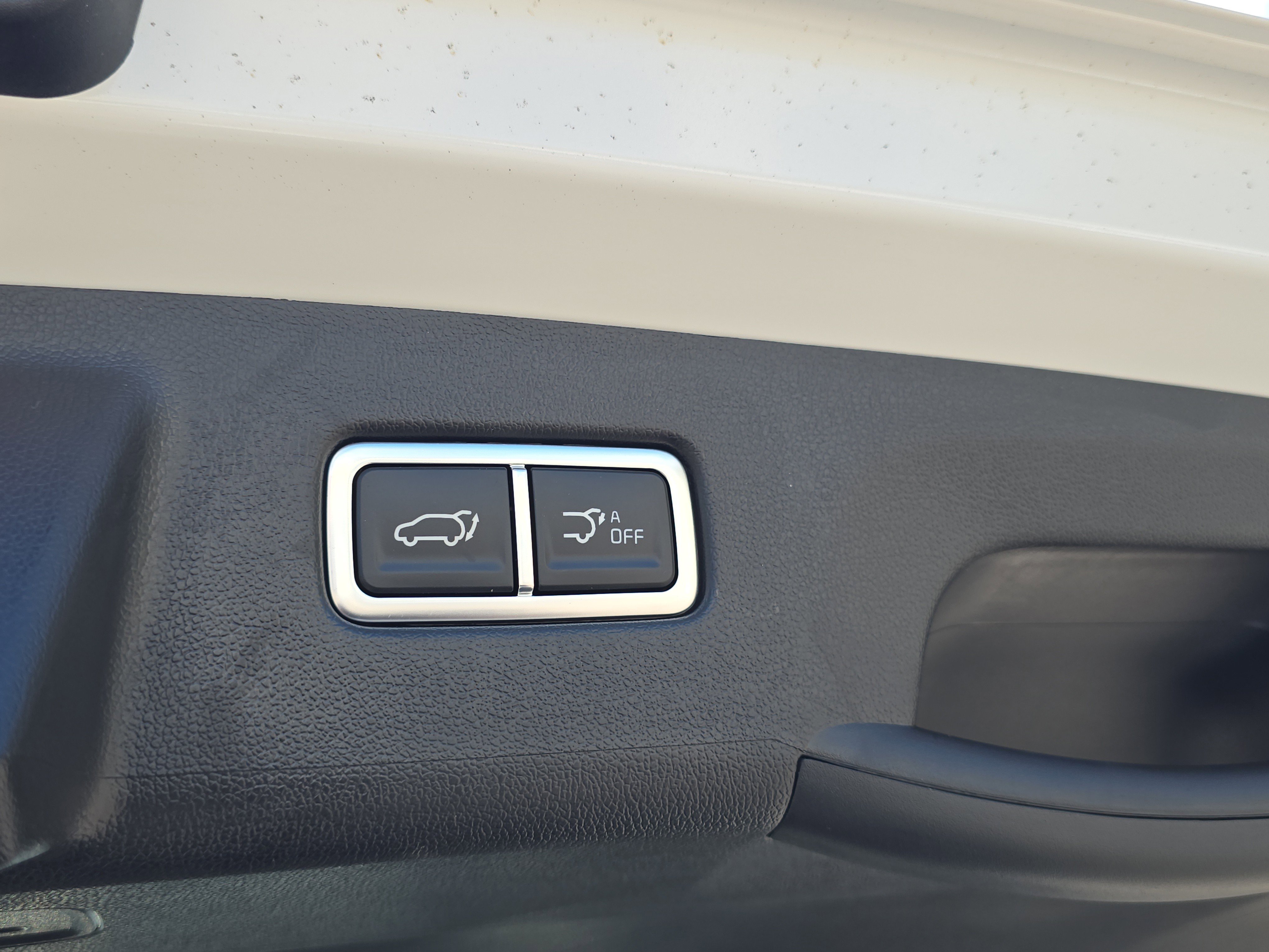 New 2026 Snow White Pearl Kia EX AWD image 11