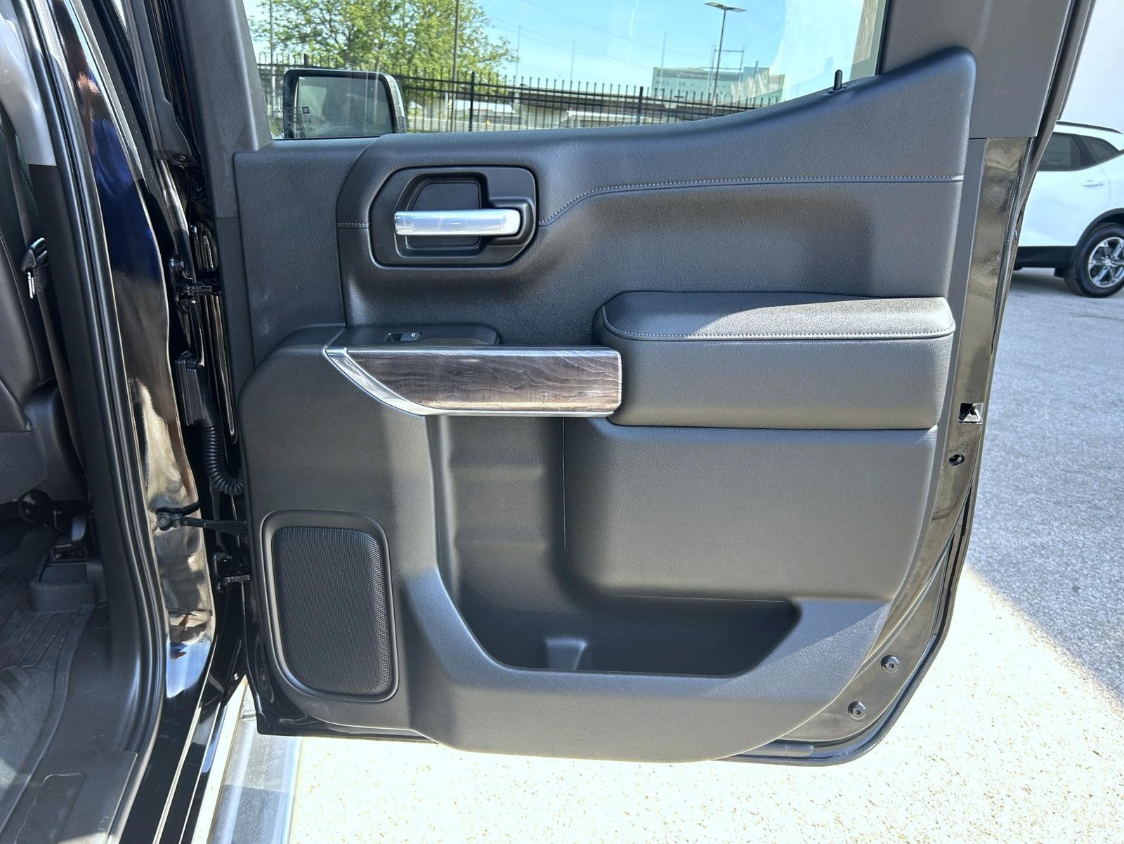 2021 Chevrolet Silverado 1500 LTZ - Photo 19