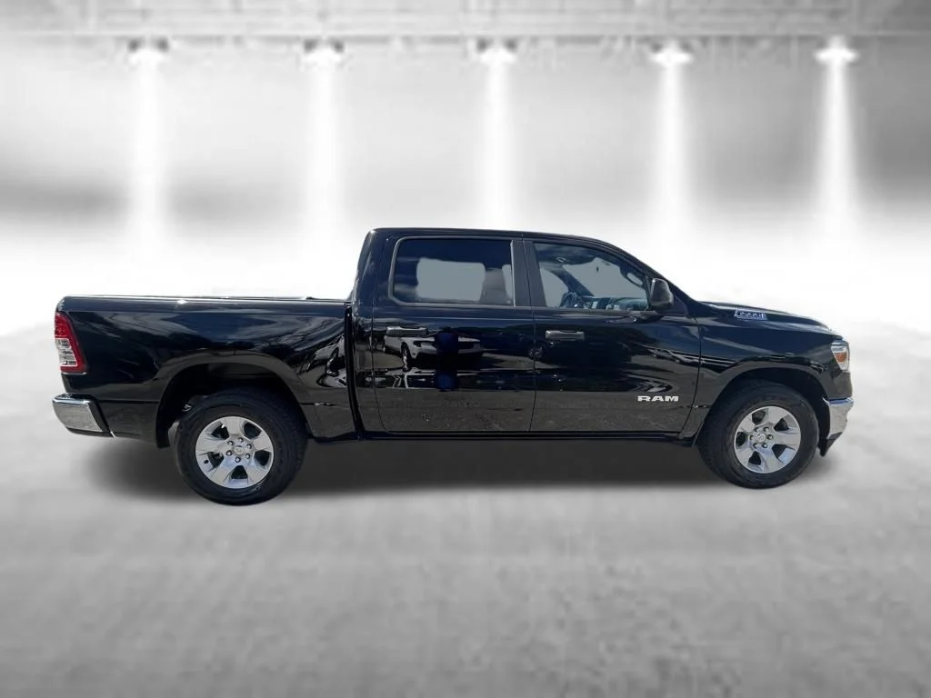 Certified Used 2024 Diamond Black Ram Big Horn/Lone Star image 3