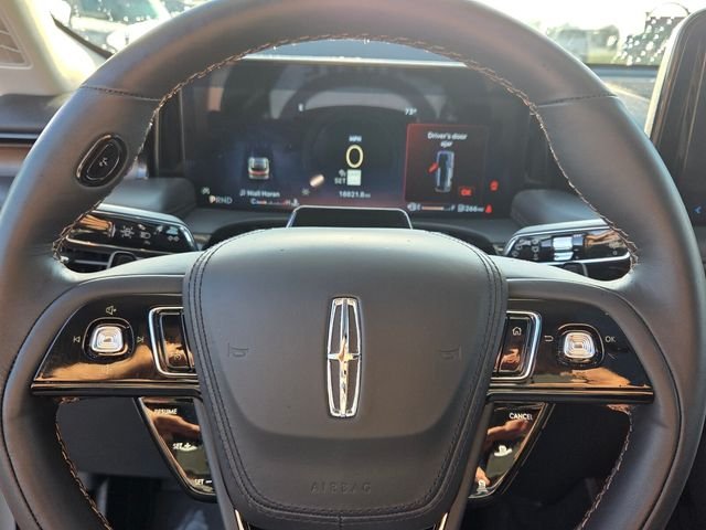 Used 2025 White Lincoln Reserve image 24