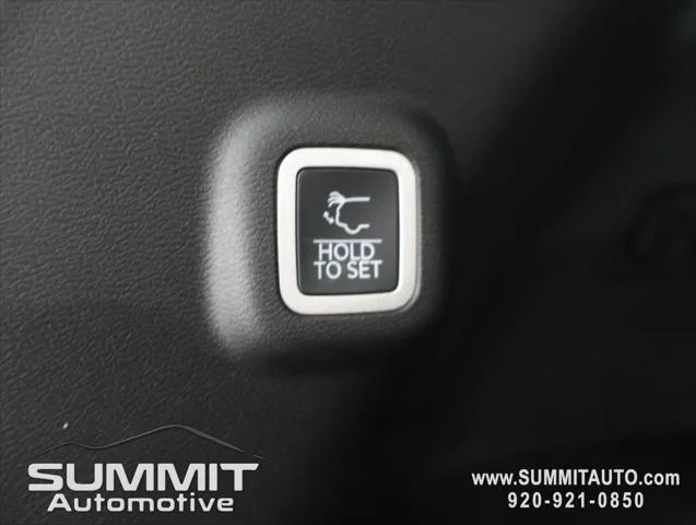 New 2026 Diamond Black Crystal Pearl-Coat Exterior Paint Jeep Limited image 30