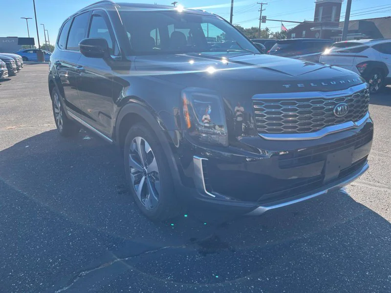 Used 2020 Black Kia S image 3