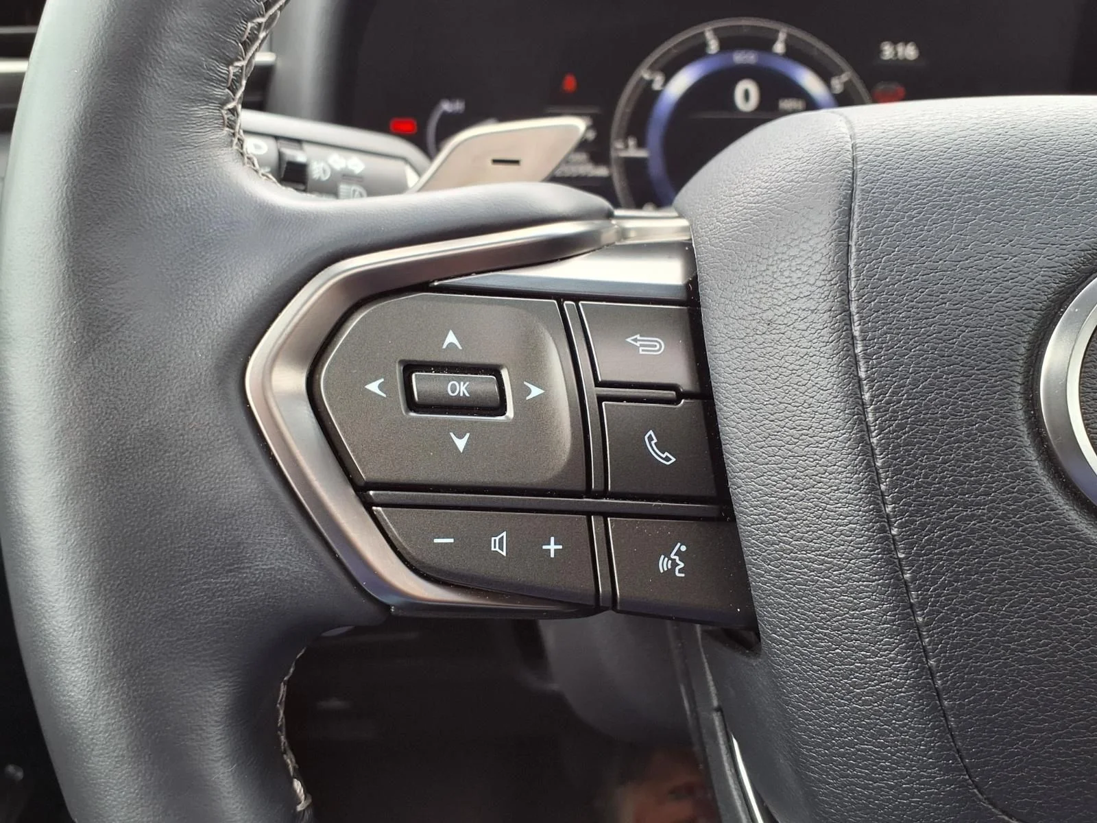 Used 2024 Gray Lexus 600 Luxury image 20