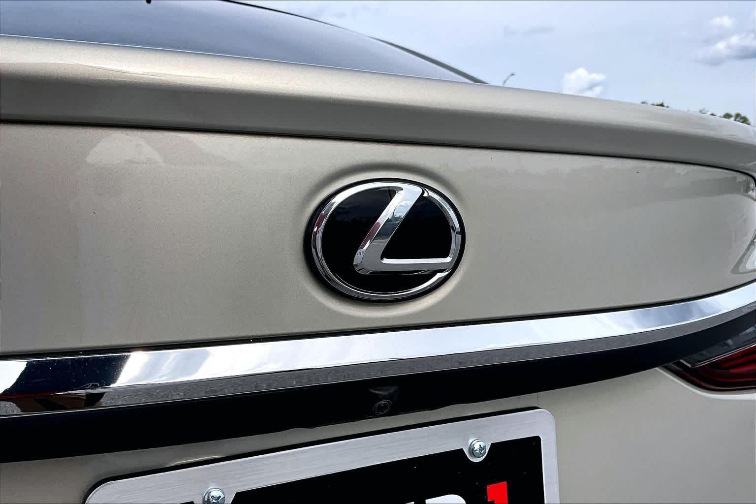 Used 2022 Moonbeam Beige Metallic Lexus Ultra Luxury image 10