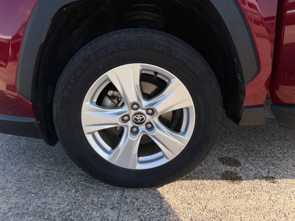 2021 Toyota RAV4 XLE - Photo 31