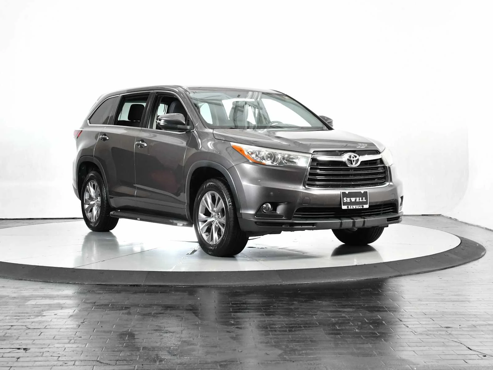 Used 2015 Predawn Gray Mica Toyota LE image 8