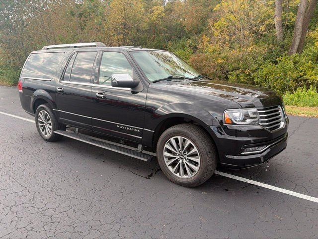 Used 2017 Black Lincoln Select image 8