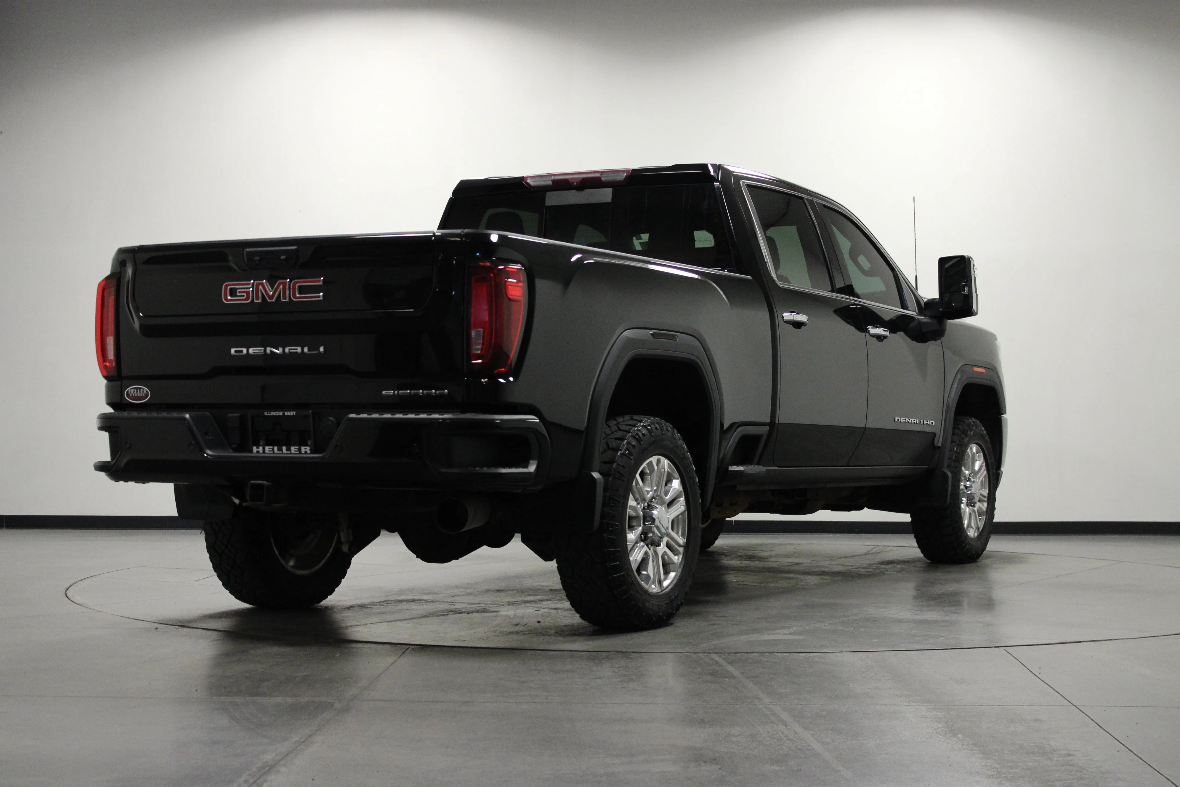 Used 2022 Ebony Twilight Metallic GMC Denali image 4