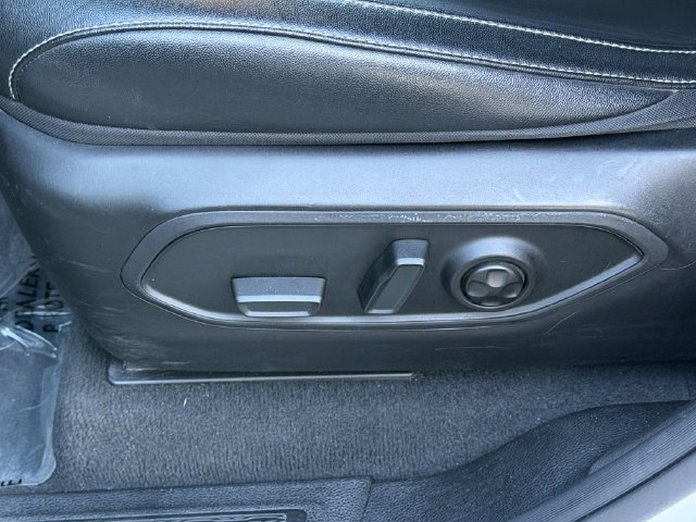 Used 2024 White Jeep 4xe image 33