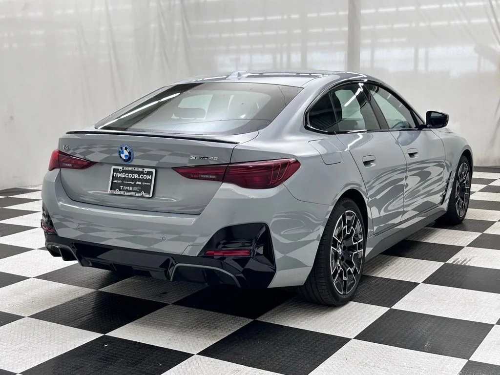 Used 2025 Gray BMW xDrive40 image 7