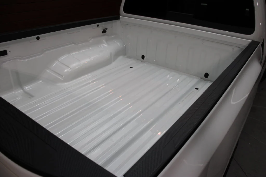 New 2027 Glacier White Nissan King Cab® S image 4