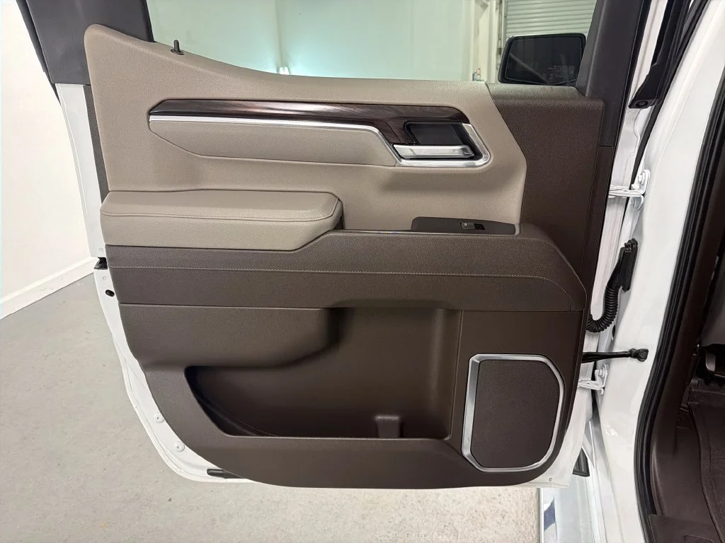 Used 2025 Summit White GMC SLT image 8