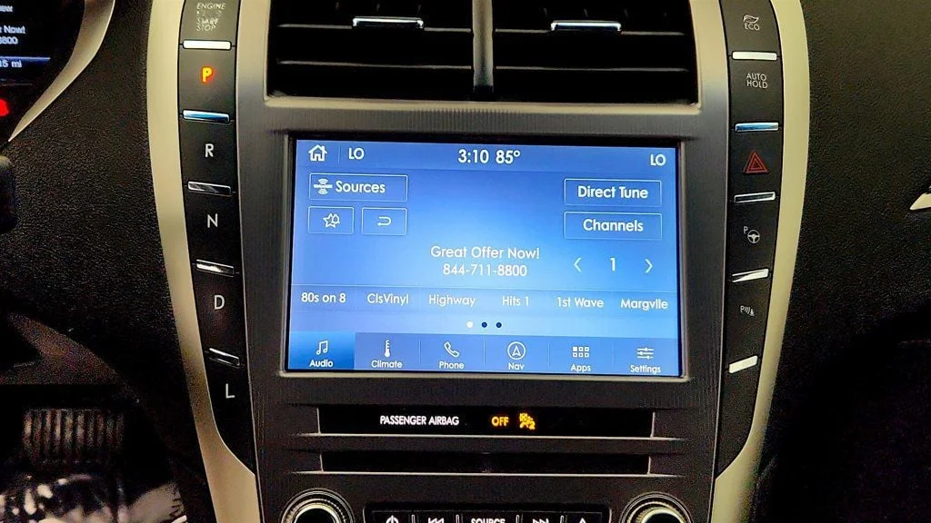 Used 2020 White Platinum Metallic Tri-Coat Lincoln Hybrid Reserve FWD image 20