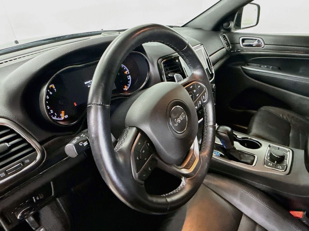 Used 2020 Diamond Black Crystal Pearlcoat Jeep Limited X image 9