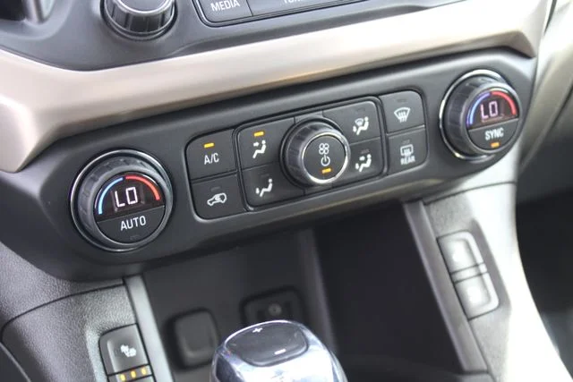 Used 2017 Silver GMC Denali image 18