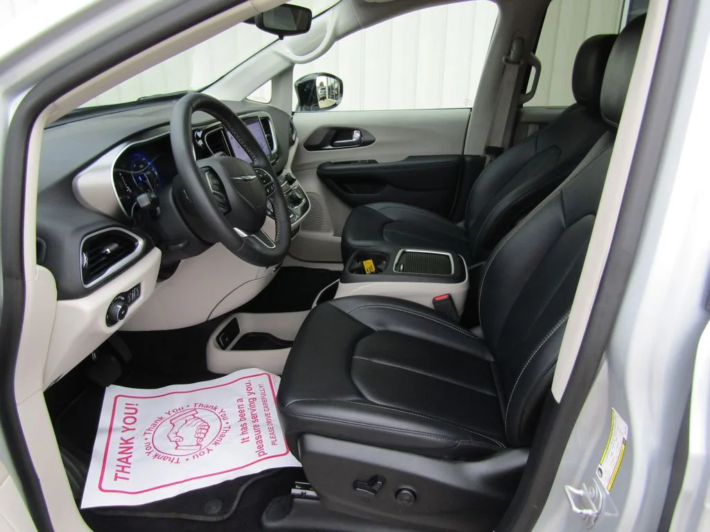 Used 2024 Silver Chrysler Touring L image 25