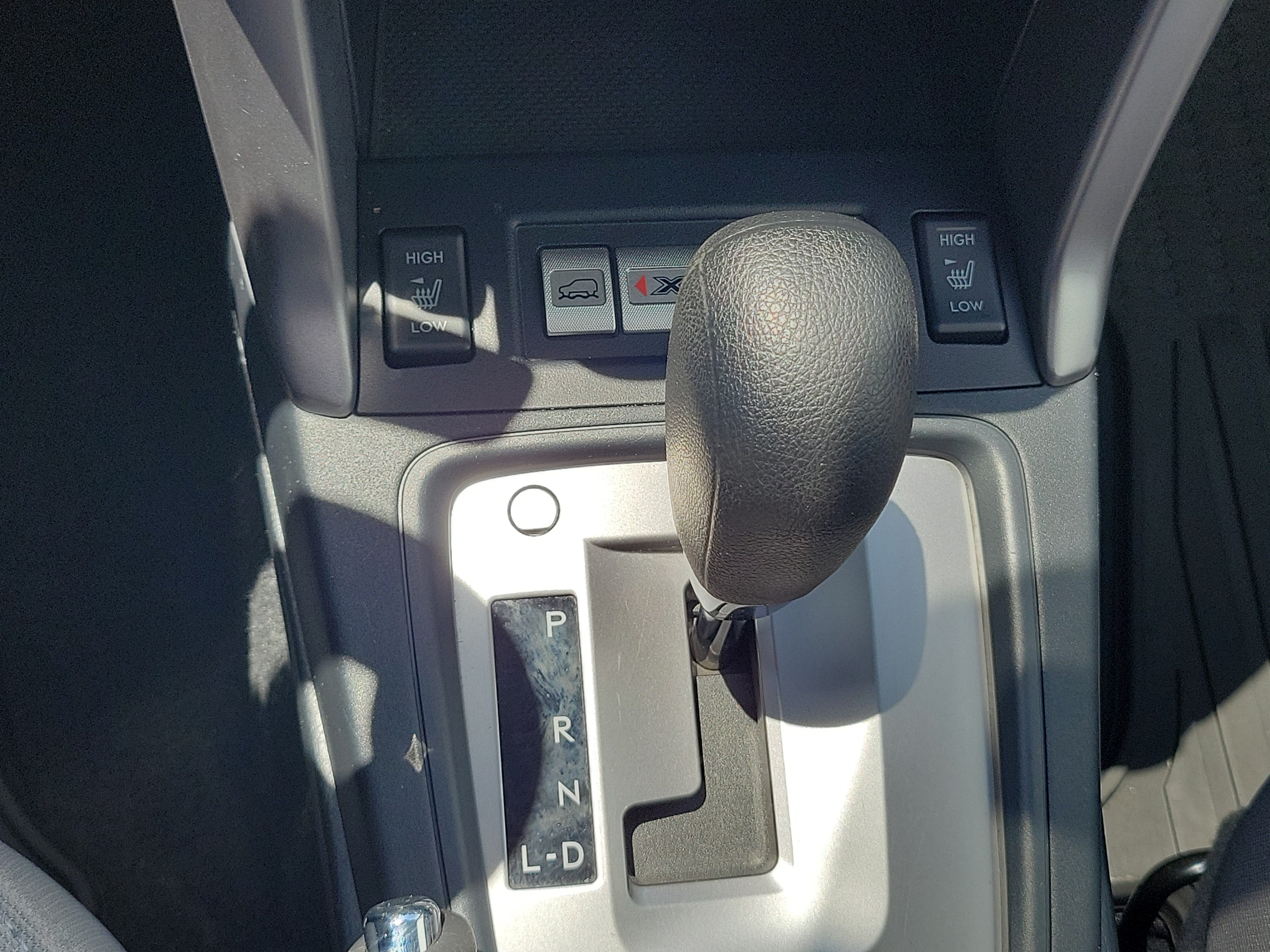 Used 2017 Ice Silver Metallic Subaru Premium image 28
