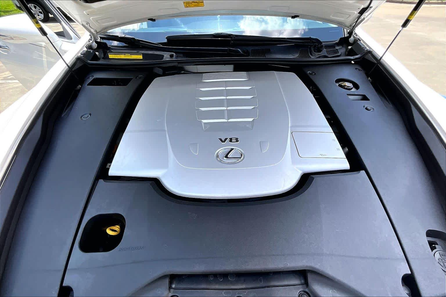 Used 2012 Starfire Pearl Lexus  image 29
