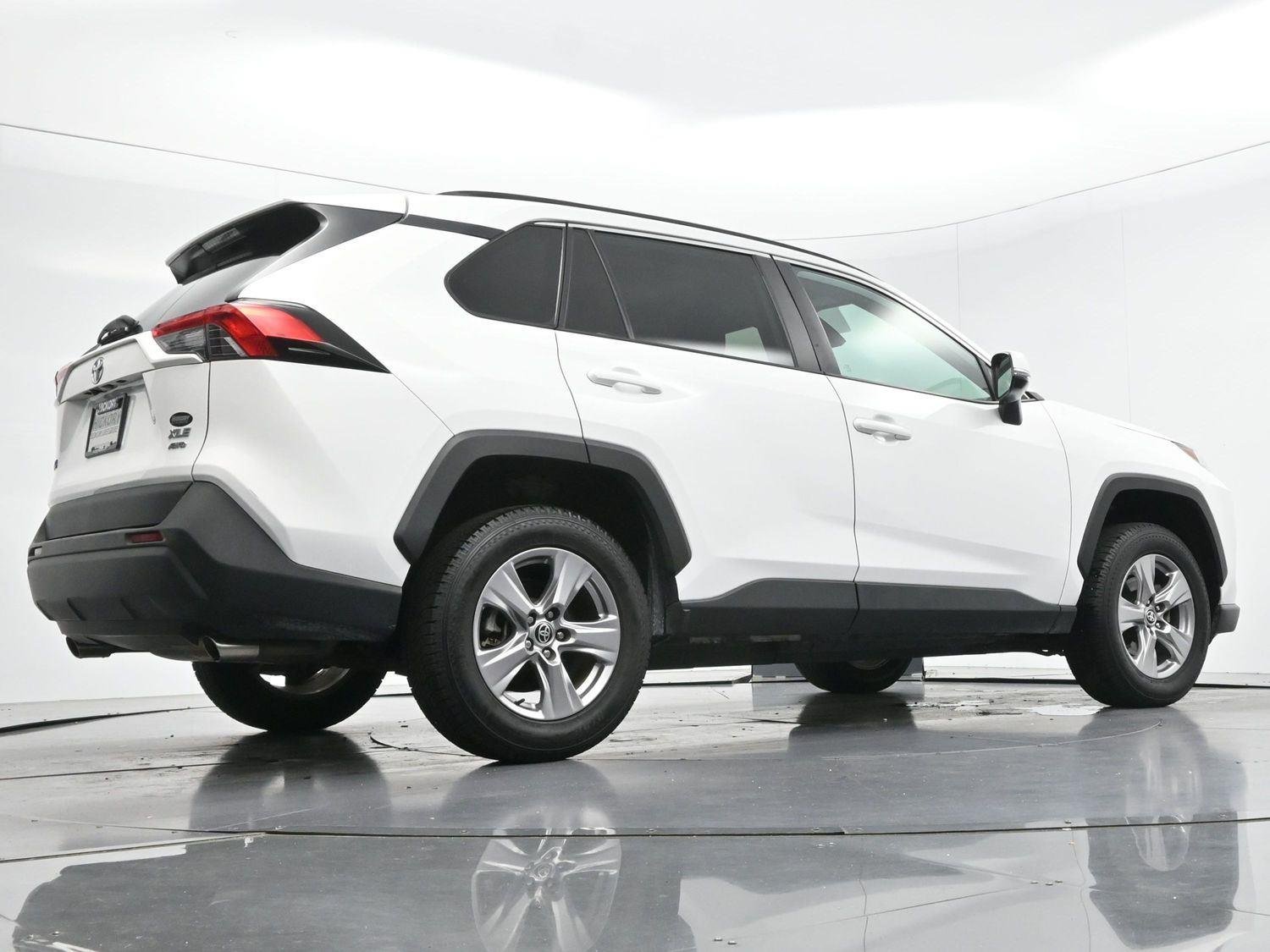 Used 2022 White Toyota XLE image 48