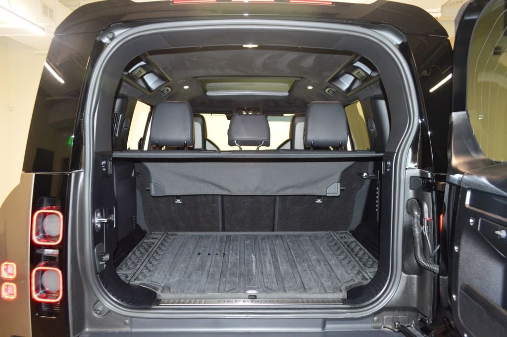 Used 2025 Gold Land Rover V8 image 37