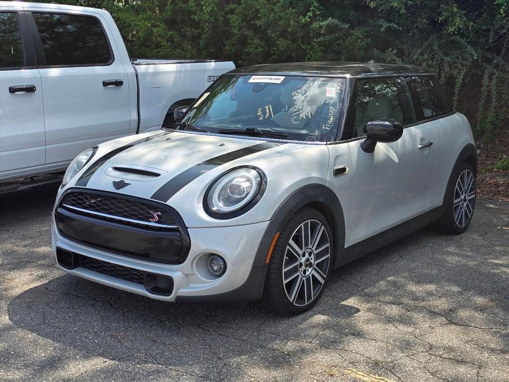 Used 2020 White MINI Classic image 1