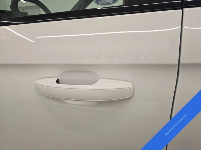 New 2026 Star White Metallic Tri-Coat Ford MAX Platinum® image 28