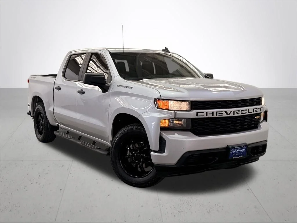 Used 2019 Silver Chevrolet Custom image 7