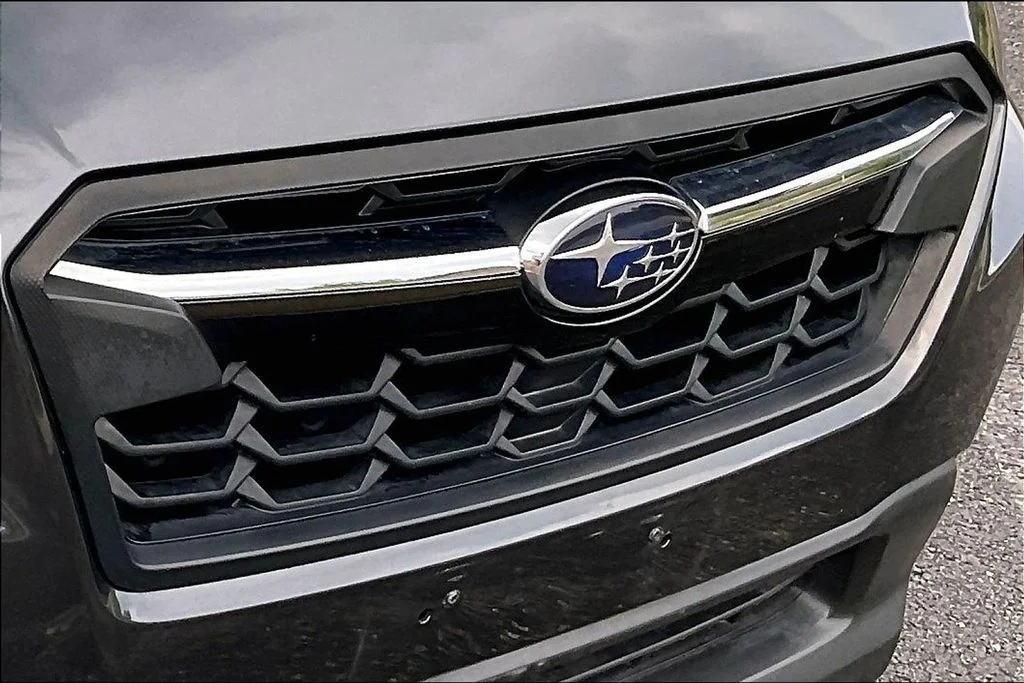 Used 2018 Dark Gray Metallic Subaru 2.0i Limited image 31