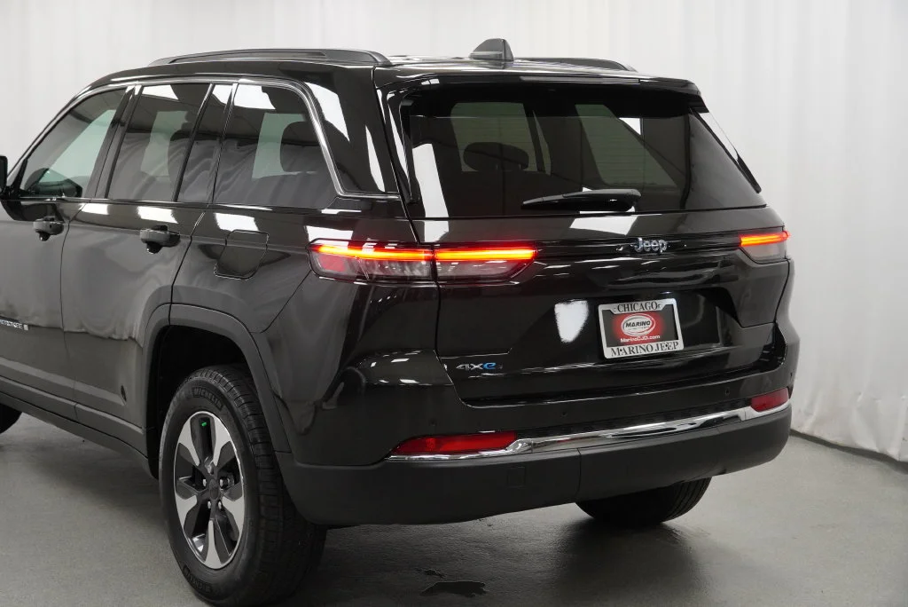 Used 2023  Jeep 4xe image 17