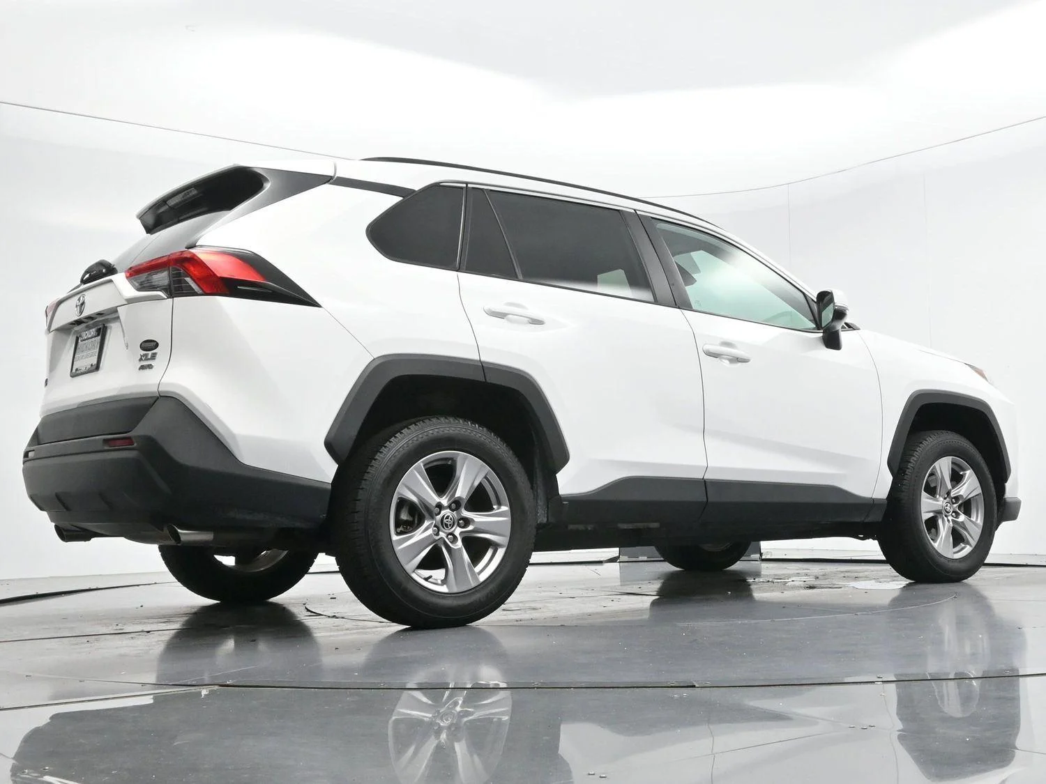 Used 2022 White Toyota XLE image 48