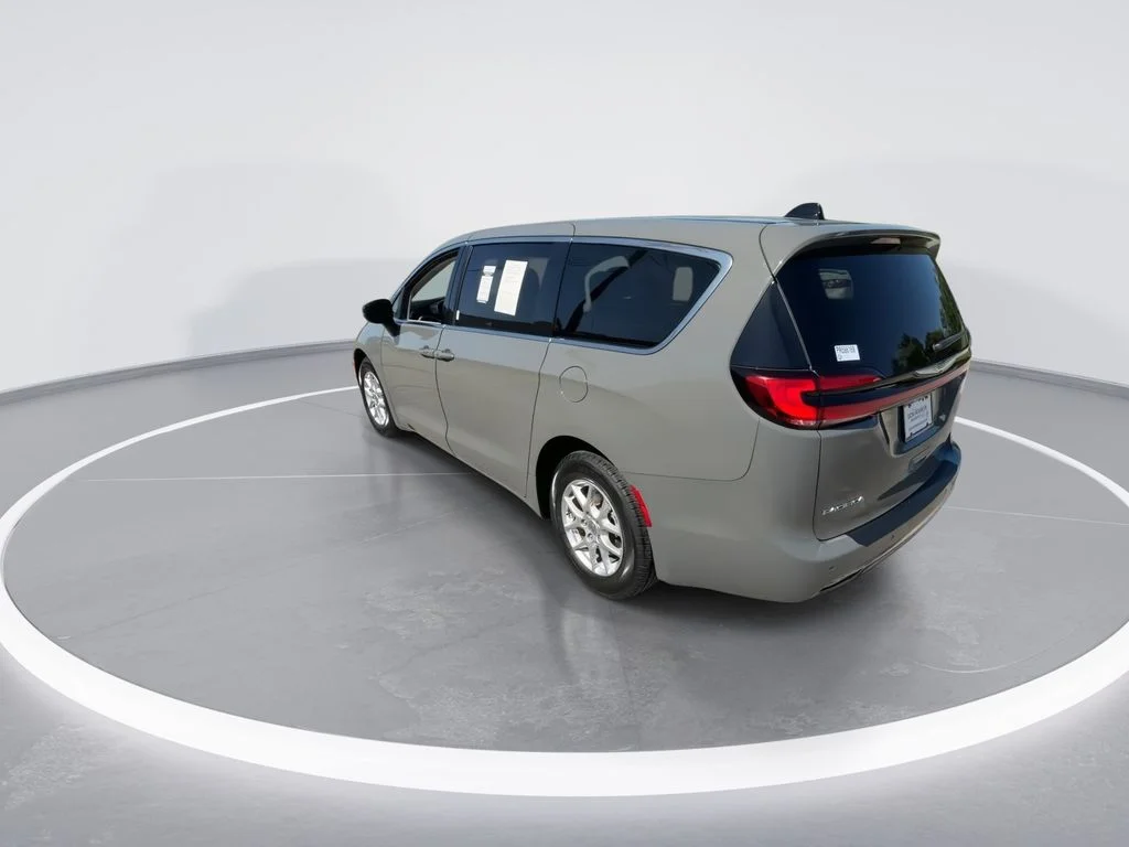 Used 2023 White Chrysler Touring L image 6