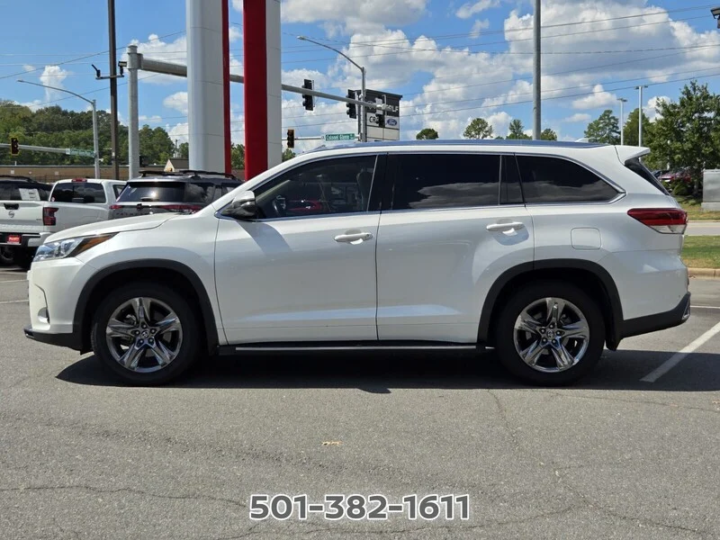 Used 2019 Blizzard Pearl TOYOTA LIMITED V6 FWD image 2