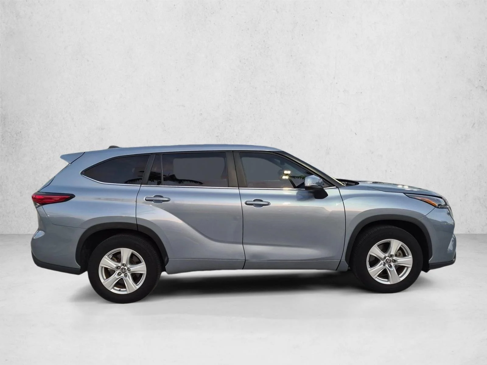 Used 2023 Moon Dust Toyota LE image 4