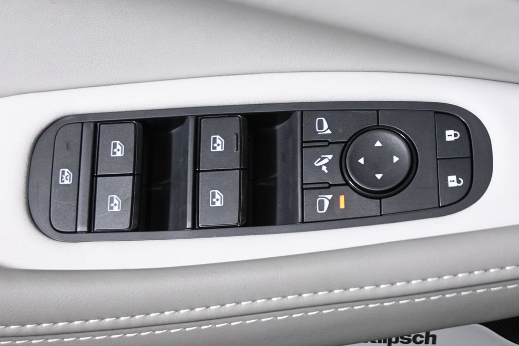 New 2027 2T RAD WHT INFINITI Sport AWD image 28