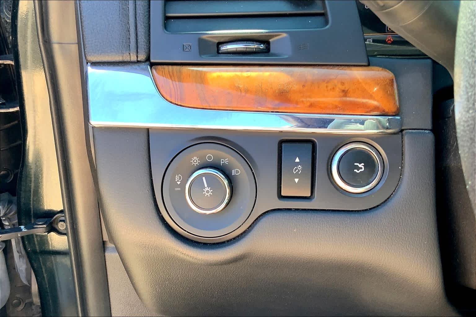 Used 2014 Dark Side Lincoln  image 18