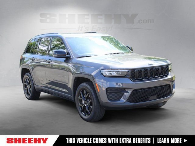 Used 2024 Gray Jeep Altitude image 1
