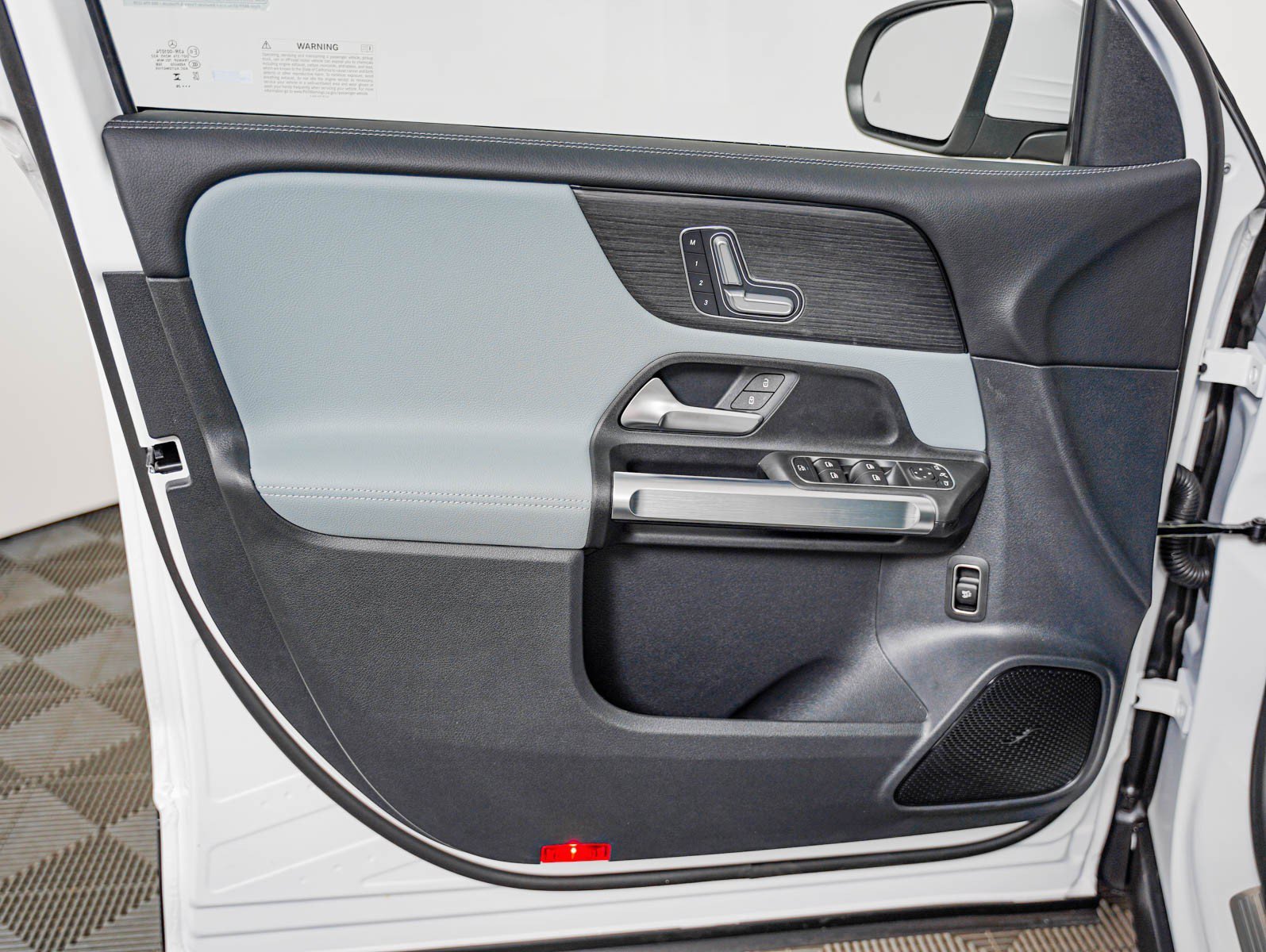 New 2026 Polar White Mercedes-Benz GLB 250 image 19
