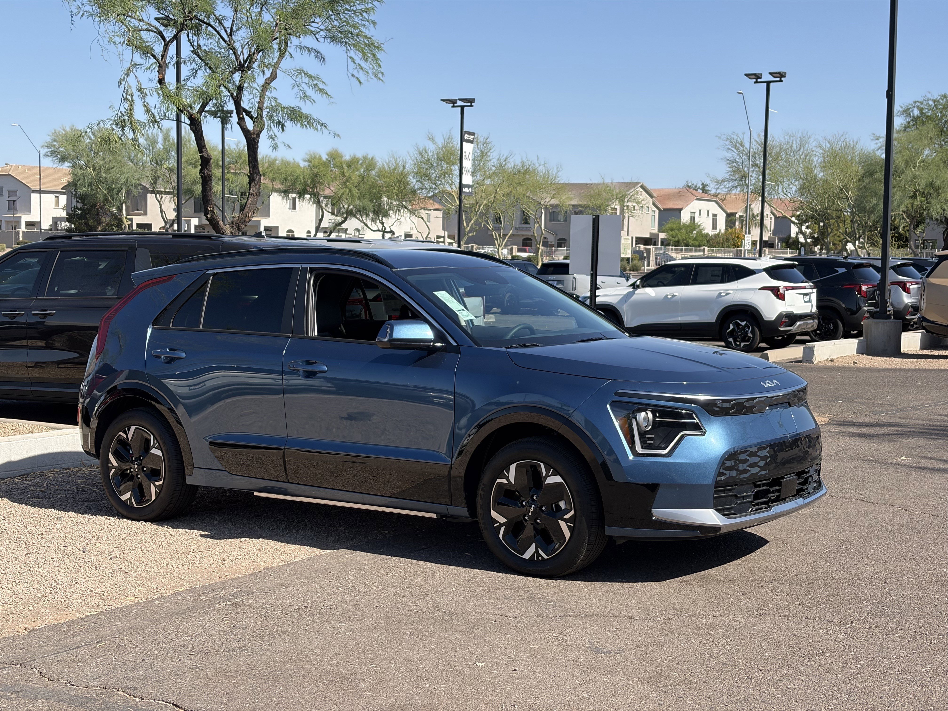 New 2026 Mineral Blue Kia WIND image 32