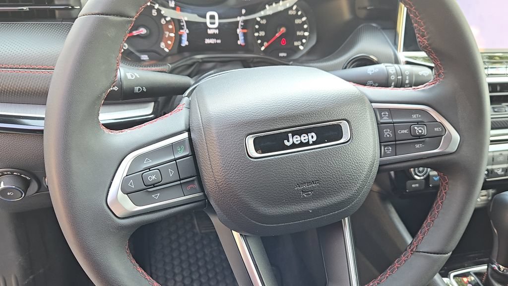 Used 2025 Hydro Blue Pearlcoat Jeep Trailhawk image 10