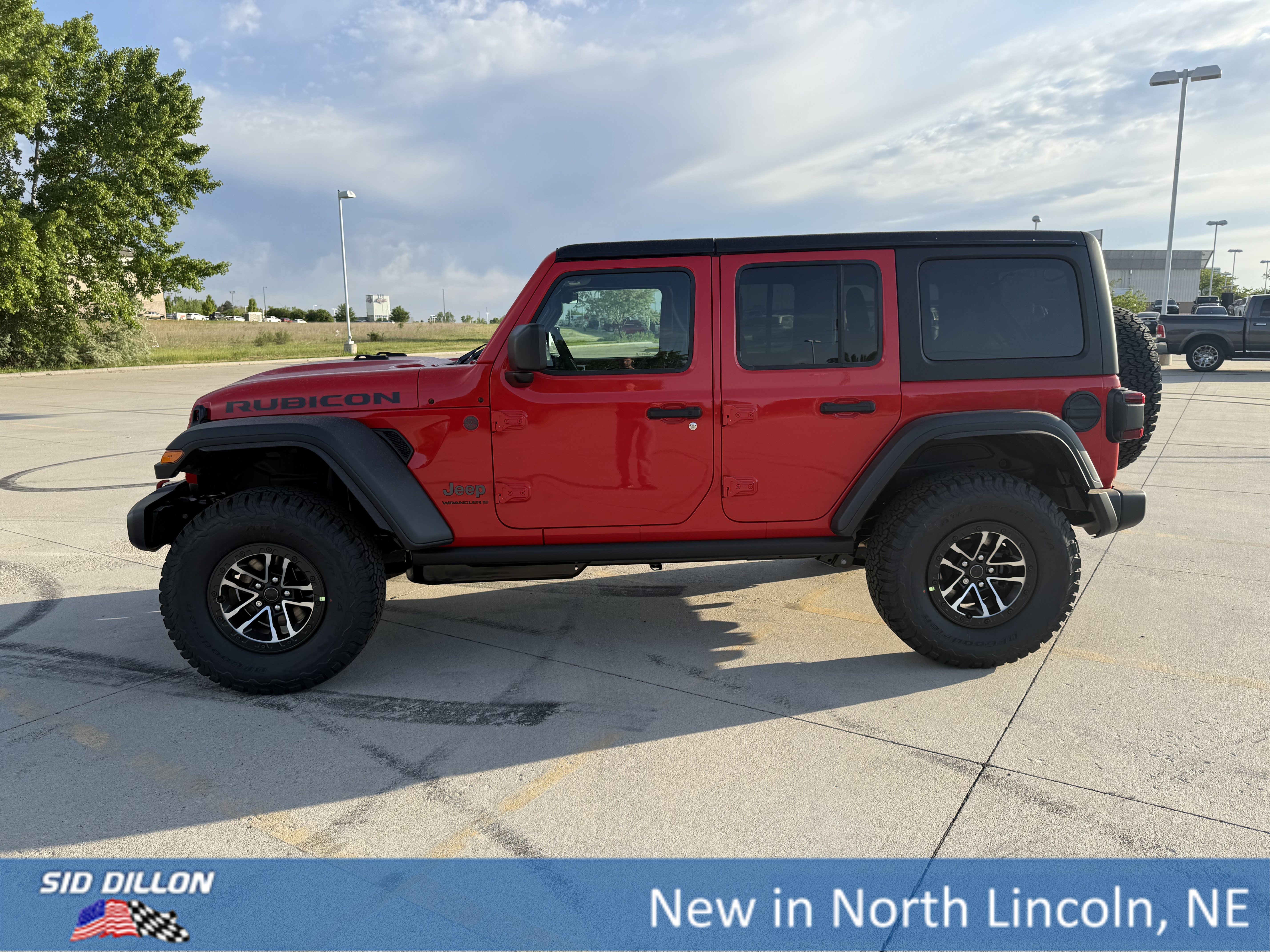 New 2026 Firecracker Red Clear-Coat Exterior Paint Jeep Rubicon image 2