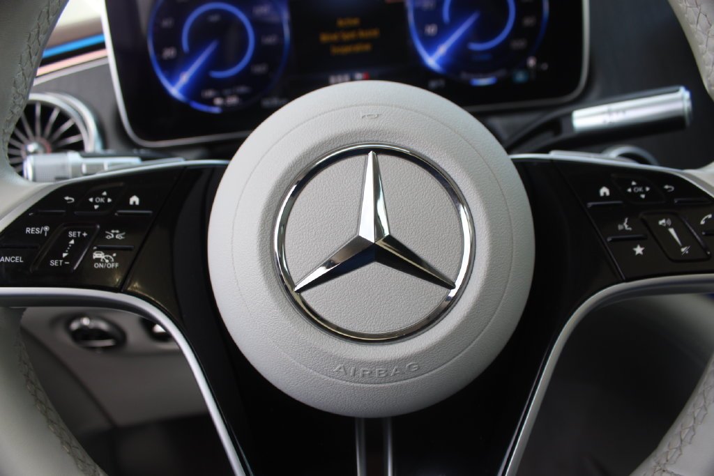 Used 2023  Mercedes-Benz 450 image 30