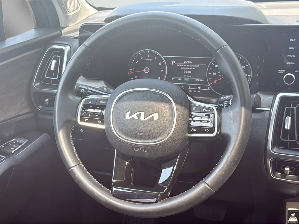 Used 2023 Green Kia X-Line S image 17