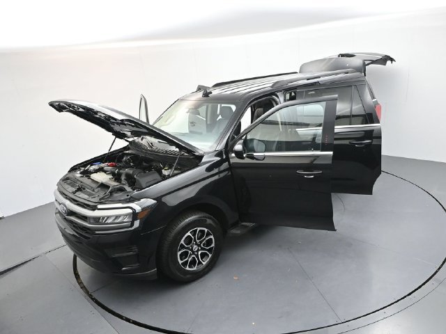 Used 2024 Black Ford XLT image 27