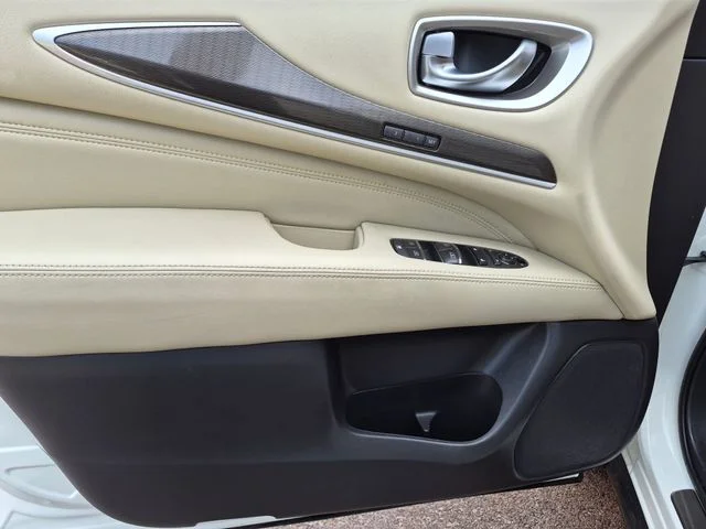 Used 2017 White INFINITI Base image 12